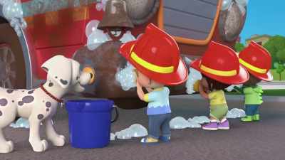 ♪ Wipe off the bumper
With a rub, rub, rub ♪ - CoComelon Lane