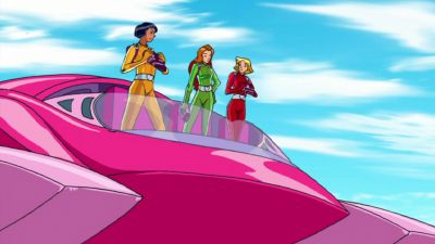 Wish those beefy guys
were on our side. - Totally Spies!