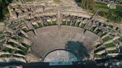 With its 108m diameter
and height of 30m, - Roman Megastructures