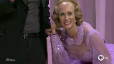 ‫♪ With a snuggle.
‫Finally, some comfort.
‫♪ with a tickle ♪ - SNL50: The Anniversary Special