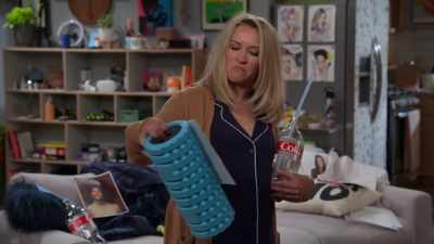 With her big ass jugs - Pretty Smart