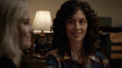 -With flying colors.
-[chuckles] - iZombie