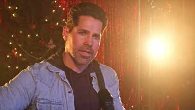 (with Layla harmonizing)
♪ It sure feels like Christmas ♪ - Christmas Stars