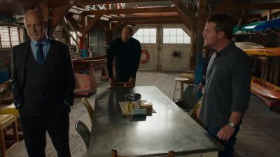 With me, quickly. - NCIS: Los Angeles