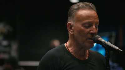 ♪ With her soft French cream ♪ - Road Diary: Bruce Springsteen and The E Street Band
