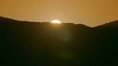 With temperatures reaching 40
degrees Celsius, Mace and Carter - Tutankhamun: Secrets of the Tomb