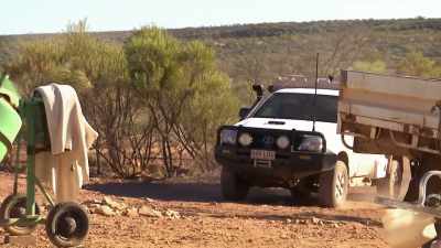 With the potch coming from Aaron's
claim, he'll be doing the deal. - Outback Opal Hunters