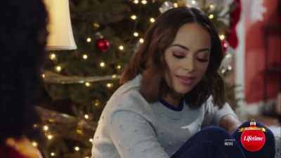 -With those heart eyes...
-[laughs] - Christmas Unwrapped