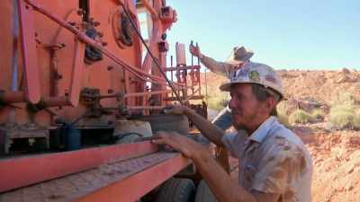 Without it, Aaron can't
raise or lower the drill. - Outback Opal Hunters
