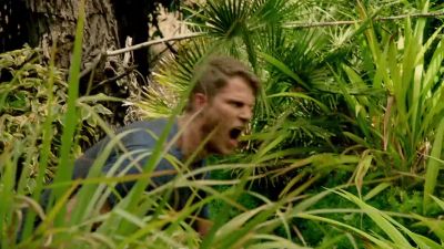 - Wolf!
- I got him! Cover me! - The Last Ship