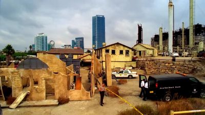 WOLFE:
So the victim
was a Marine recruiter? - CSI: Miami