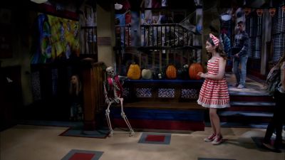 (wolves howling) - Girl Meets World