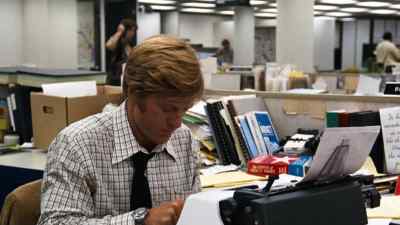 WOMAN 3:
Has anyone seen my scarf? - All the President's Men