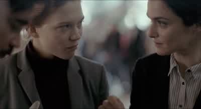 Woman, brunette, 50 years old. - The Lobster