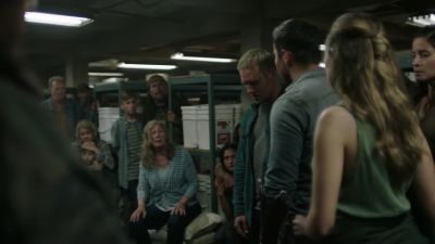 (WOMAN COUGHING) - Fear the Walking Dead