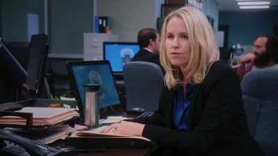 WOMAN: DOES SHE HAVE ANY
SCARS OR TATTOOS? - Tyler Perry's The Oval