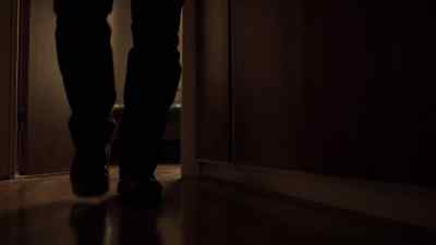 WOMAN: Hi. This is Linda. - Wallander