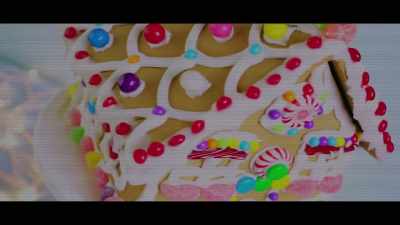 WOMAN: ...just a thin line
of icing, which is great - Tell Me a Story