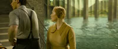 WOMAN: Just give me the pieces. - Fantastic Beasts: The Crimes of Grindelwald