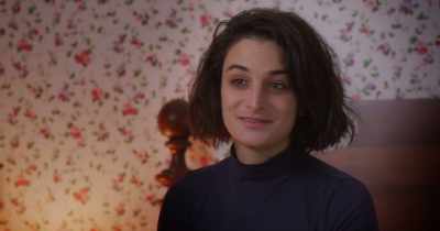 [woman laughs] - Jenny Slate: Stage Fright