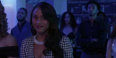 Woman: ♪ mm, mm-mm-mm-mm
[fingers snapping] - All American: Homecoming