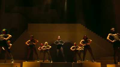 [woman] ♪ Ooh-ooh ♪ - Savage X Fenty Show