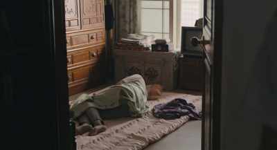 (♪ WOMAN SINGING OPERA
IN FOREIGN LANGUAGE ♪) - House of Hummingbird