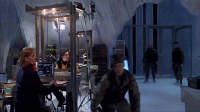 Woman: Watch out! - Stargate Atlantis