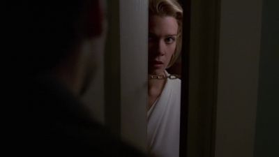 - (woman) Who is it?
- Fox Mulder. - The X-Files