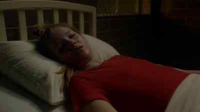 WOMAN :
Will an available social worker - Legion
