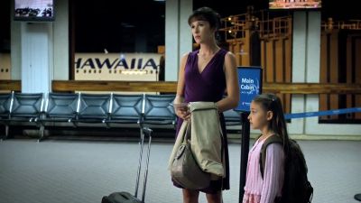 WOMAN
Your attention, please. - Hawaii Five-0