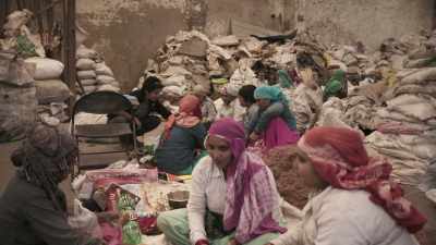 [women chattering] - Scrap
