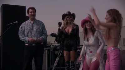 (women cheering) - Barbie & Kendra Crash Joe Bob's Drive-In Jamboree!