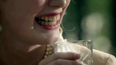 WOMEN: Cheers. - Wallander