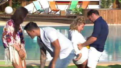 (WOMEN LAUGHING) - Love Island