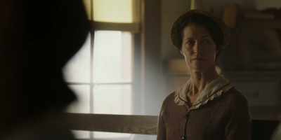 [women murmuring] - Damnation