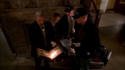 ( women scream ) - NCIS