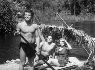 - Wonder where they're going.
- Tarzan hope they keep flying far away. - Tarzan and the Huntress