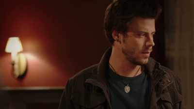 Wonder why she came after you?
Yeah, why? - Midnight, Texas
