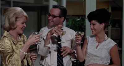 - Wonderful.
- Life is wonderful. - Good Neighbor Sam