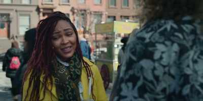 - Won't it be weird with Ian?
- No, not at all. - Harlem