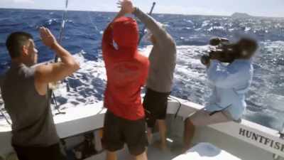 -Woo-hoo!
-Oh, yeah, boy [indistinct] - Deadliest Catch: Bloodline