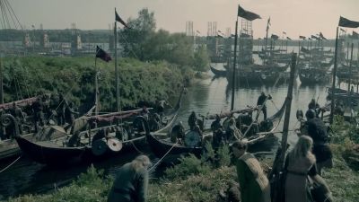 (Wood creaking) - Vikings