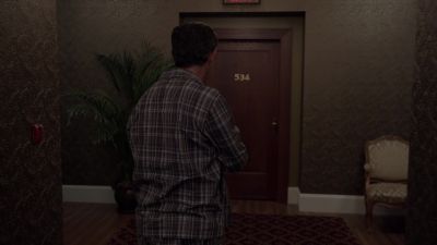 [wood groaning] - Psych