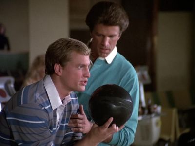 - Woody?
- I wanna do this, Sam. - Cheers