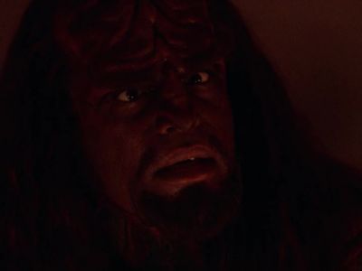 Worf, what the hell are you doing? - Star Trek: The Next Generation