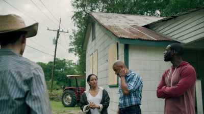 ( workers murmuring ) - Queen Sugar