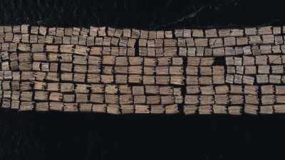 Workers wire thousands
of logs together to form - Wild Nordic