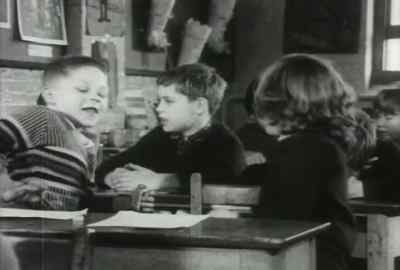 Would everybody,
please sit round now? - Seven Up!