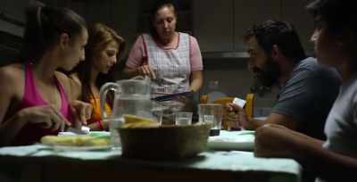 - Would you like a fillet?
- Yes, they're delicious. - Carmen & Lola
